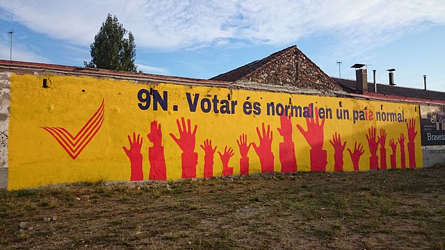Mural_Sant_Celoni_referèndum_independència_9N